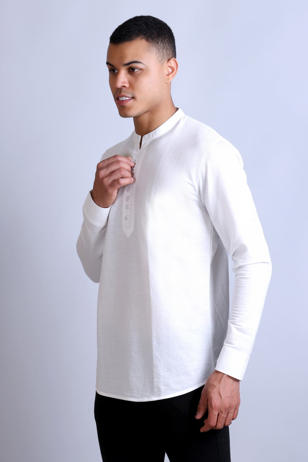 Men's White Solid Round Neck Sweatshirt