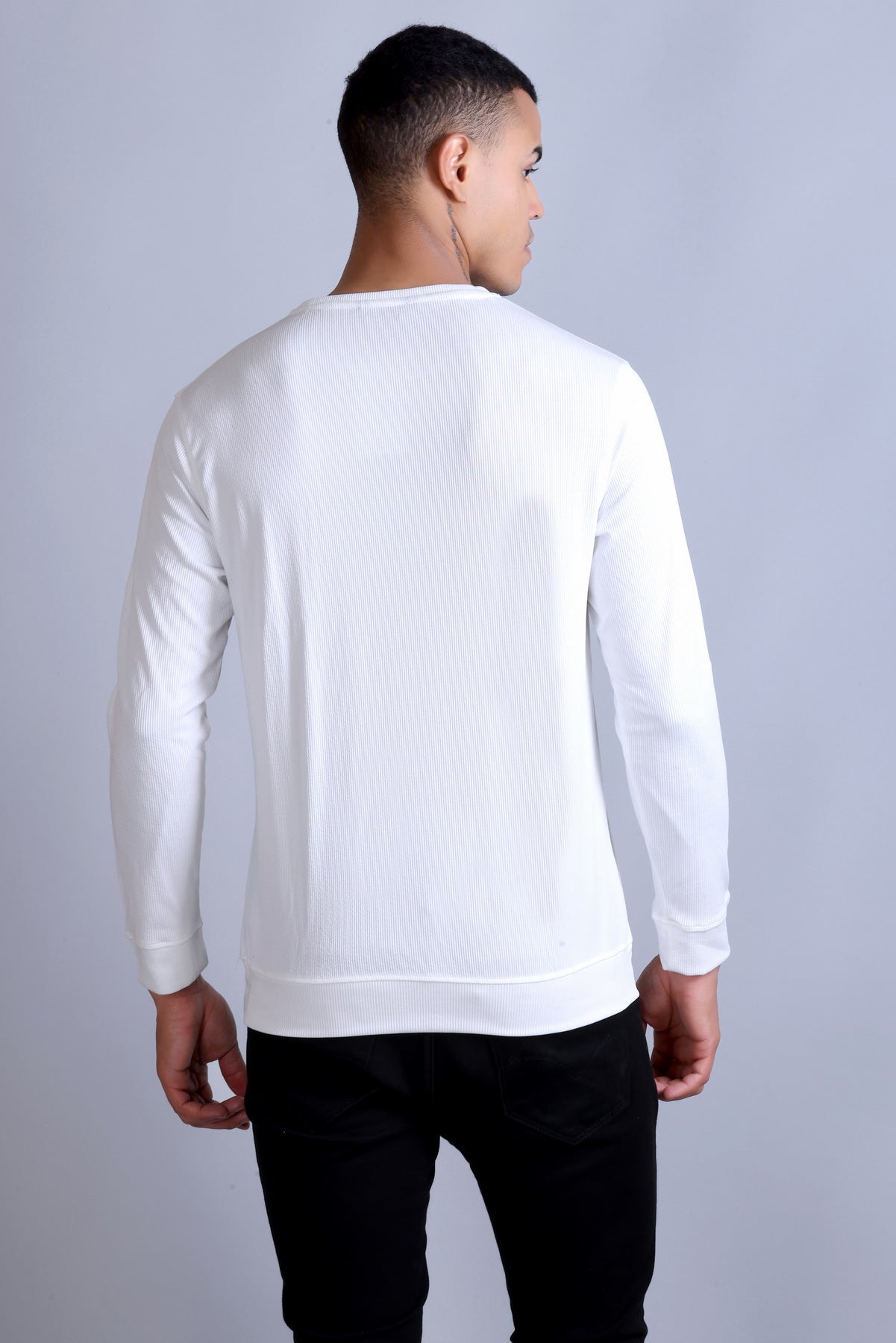 Men's White Solid Round Neck Sweatshirt