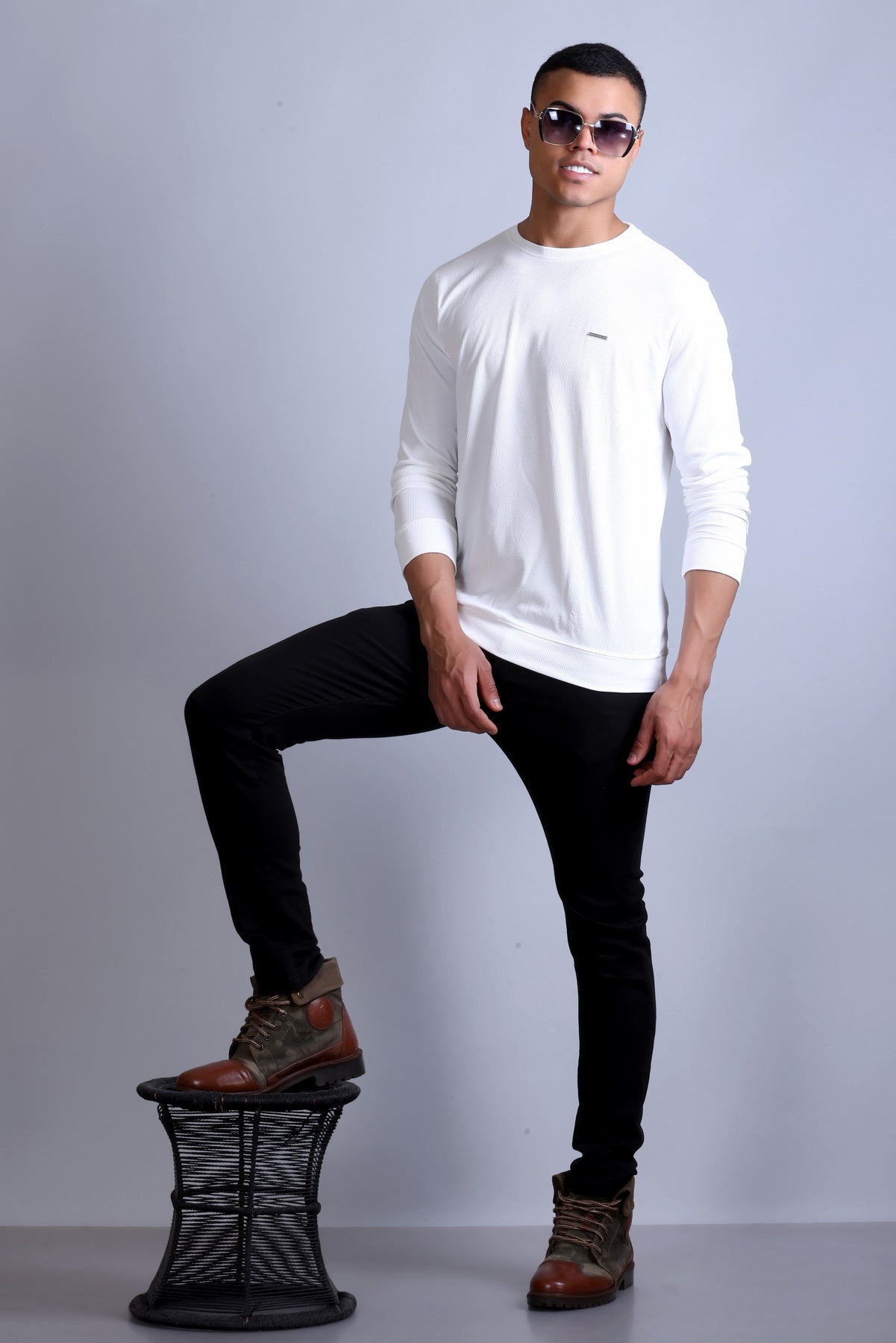 Men's White Solid Round Neck Sweatshirt