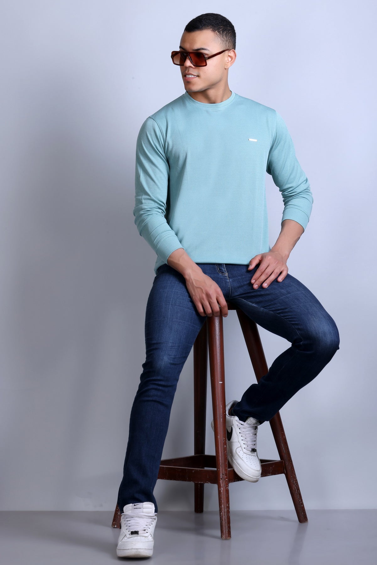 Men's Sky Blue Solid Round Neck Sweatshirt