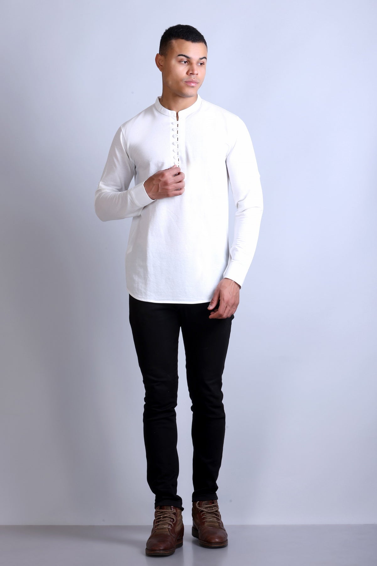 Men's White Solid Round Neck Sweatshirt