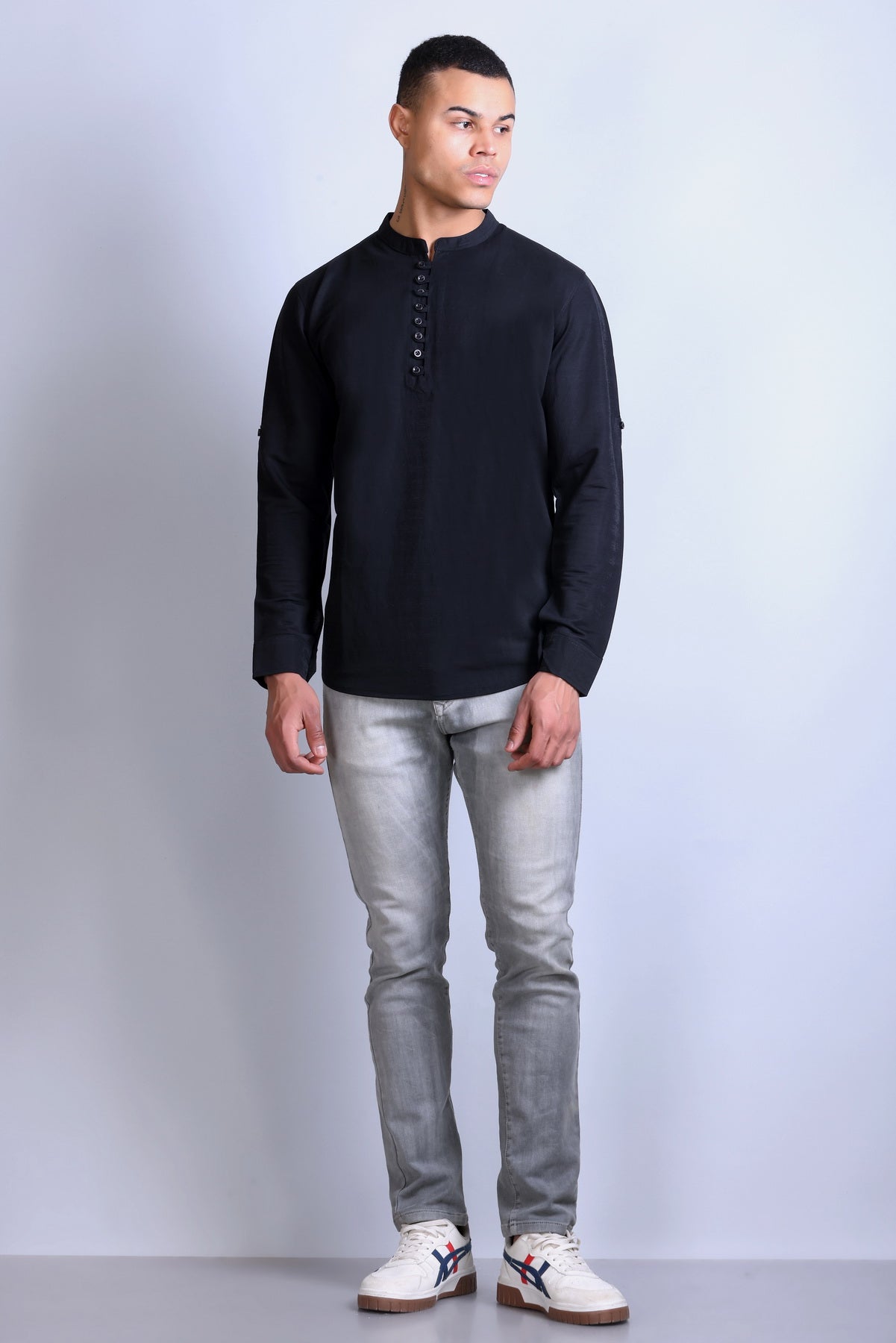 Men's Navy Blue Solid Round Neck Sweatshirt