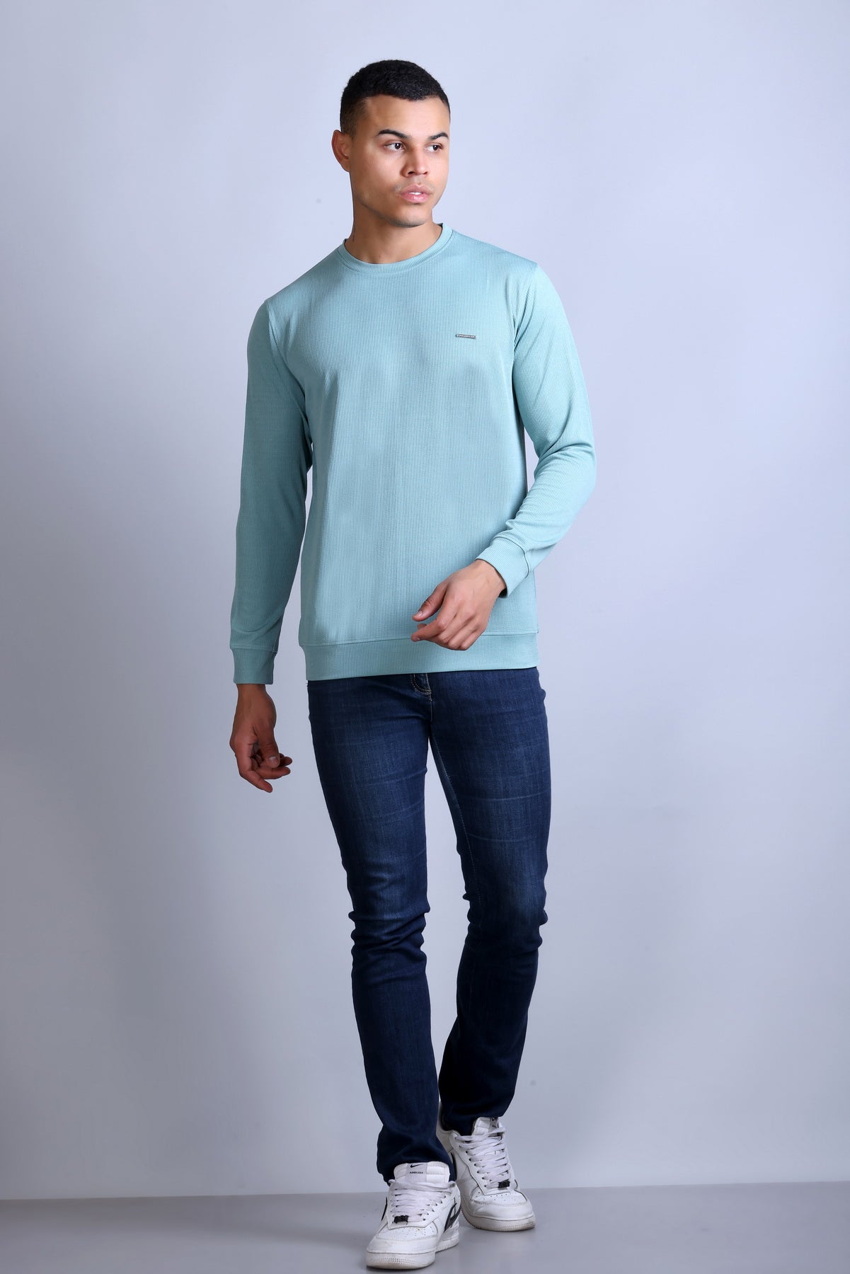 Men's Sky Blue Solid Round Neck Sweatshirt